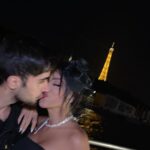 Diogo Melim Instagram - pensamentos aleatórios na cabeça de um ser parisiense: pqp esgotamos o segundo lote de vendas do nosso DVD (GRATIDAO SP) - felizao mais ai frio da prra em - que horas sao no Brasil agora será - disney paris amanha alguem empresta um par de pernas urgente - tradutor google bonsoir/boa noite - sdds família - like like só comments de luz - ela é o amor da minha life. Cruzeiro Rio Sena, Paris, França