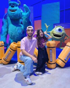 Diogo Melim Instagram - melhor coisa é filha desculpa perfeita pra não ter que justificar meu lado nerd haha seriao amo mesmo os filmes da disney. bbzin curtiu demais e eu tb @mundopixar.oficial valeu. só me lasquei dps pq tava de carro e não deu pra tomar vinho (mas brindei) 🥂 Ao Infinito e Além