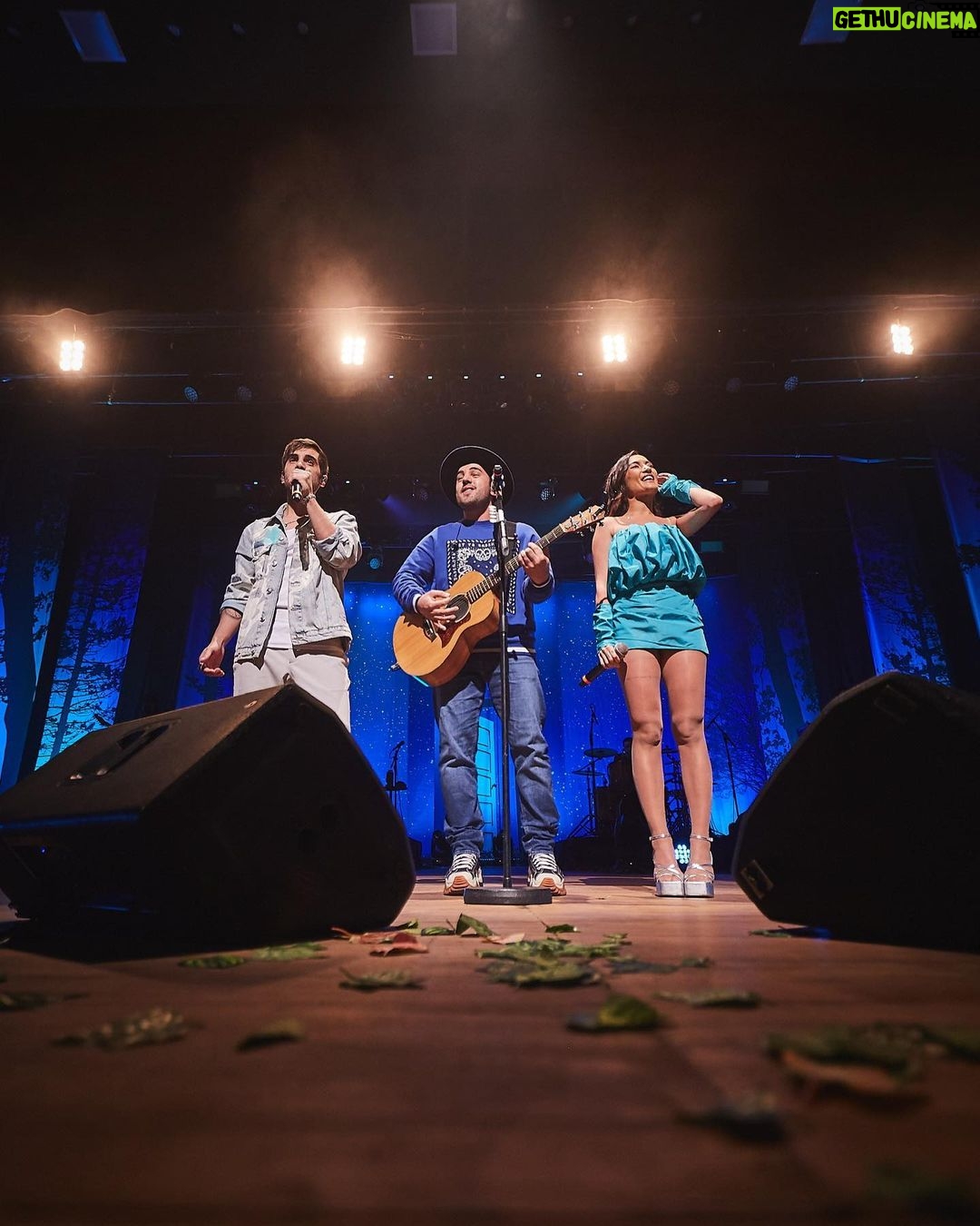 Diogo Melim Instagram - finalzin de tardeee… vibe que nunca decepciona é a dessa rapaziada linda de Goiânia, vcs quebraram tudo mais uma vez. esse fds tem show em Novo Hamburgo, Porto Alegre e SP, vamo? valeu é noix tmj bjoww #TurneQuintal 🌳🚪