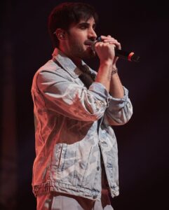 Diogo Melim Instagram - finalzin de tardeee… vibe que nunca decepciona é a dessa rapaziada linda de Goiânia, vcs quebraram tudo mais uma vez. esse fds tem show em Novo Hamburgo, Porto Alegre e SP, vamo? valeu é noix tmj bjoww #TurneQuintal 🌳🚪