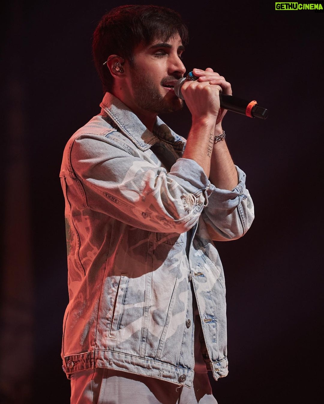 Diogo Melim Instagram - finalzin de tardeee… vibe que nunca decepciona é a dessa rapaziada linda de Goiânia, vcs quebraram tudo mais uma vez. esse fds tem show em Novo Hamburgo, Porto Alegre e SP, vamo? valeu é noix tmj bjoww #TurneQuintal 🌳🚪