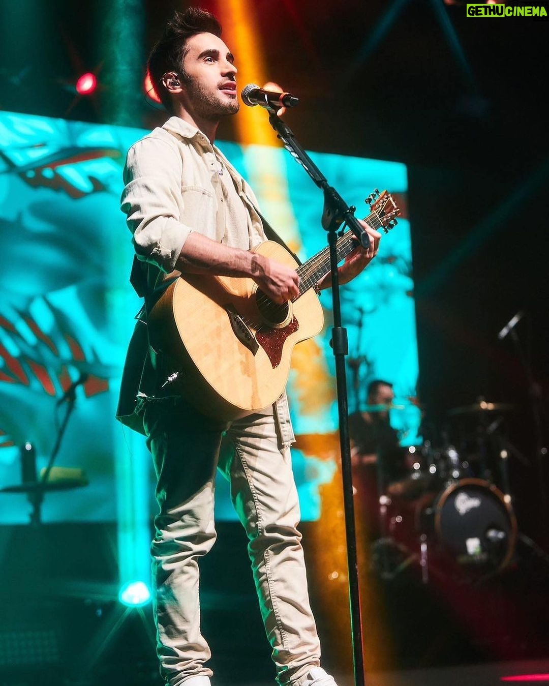 Diogo Melim Instagram - meus maravilhosos de Recife, Natal e Fortaleza, fizeram a gente muito feliz esse fds. vibe máxima estar c vcs. amanhã tem show no Rio e esse mês a caravana da #TurnêQuintal vai passar por várias cidades de RS, GO e SP. VAMOOO 🌳🌳🌳