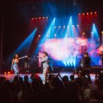 Diogo Melim Instagram - meu primeiro 'solo' de batera num show, estreando a nossa turnê nova. Beagá vcs foram mt especiais em todos os momentos, do palco ao camarim, presentes e afagos. voltaremos em breve e agora partiu rodar o Brasil sil sil #TurnêQuintal