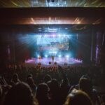 Diogo Melim Instagram - meu primeiro 'solo' de batera num show, estreando a nossa turnê nova. Beagá vcs foram mt especiais em todos os momentos, do palco ao camarim, presentes e afagos. voltaremos em breve e agora partiu rodar o Brasil sil sil #TurnêQuintal
