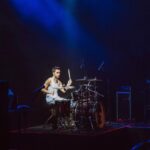 Diogo Melim Instagram - meu primeiro 'solo' de batera num show, estreando a nossa turnê nova. Beagá vcs foram mt especiais em todos os momentos, do palco ao camarim, presentes e afagos. voltaremos em breve e agora partiu rodar o Brasil sil sil #TurnêQuintal