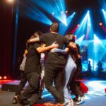 Diogo Melim Instagram - meu primeiro 'solo' de batera num show, estreando a nossa turnê nova. Beagá vcs foram mt especiais em todos os momentos, do palco ao camarim, presentes e afagos. voltaremos em breve e agora partiu rodar o Brasil sil sil #TurnêQuintal