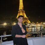 Diogo Melim Instagram - pensamentos aleatórios na cabeça de um ser parisiense: pqp esgotamos o segundo lote de vendas do nosso DVD (GRATIDAO SP) - felizao mais ai frio da prra em - que horas sao no Brasil agora será - disney paris amanha alguem empresta um par de pernas urgente - tradutor google bonsoir/boa noite - sdds família - like like só comments de luz - ela é o amor da minha life. Cruzeiro Rio Sena, Paris, França