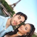Diogo Melim Instagram - conhecer paris sempre foi teu sonho e o meu agora tá sendo viver isso com você. são três anos de muito brilho nos olhos, de amor, carinho e respeito mas também de diálogos, de abandonar o ego de novo e de novo pra poder crescer junto quando as ideias não batem. pra saber se amamos alguém basta ver como ficamos felizes perto dela. e longe (apesar da saudade) também, porque temos alguém que vibra por nós de coração e quer ver a gente sempre no topo. não somos presos e sim livres, pra amar aquela mesma pessoa todos os dias. cada nascer do sol escolhemos um ao outro e o tempo é a maior prova. tudo passa mas o amor fica. te agradeço por ficar. amo você ❤️ Paris, France