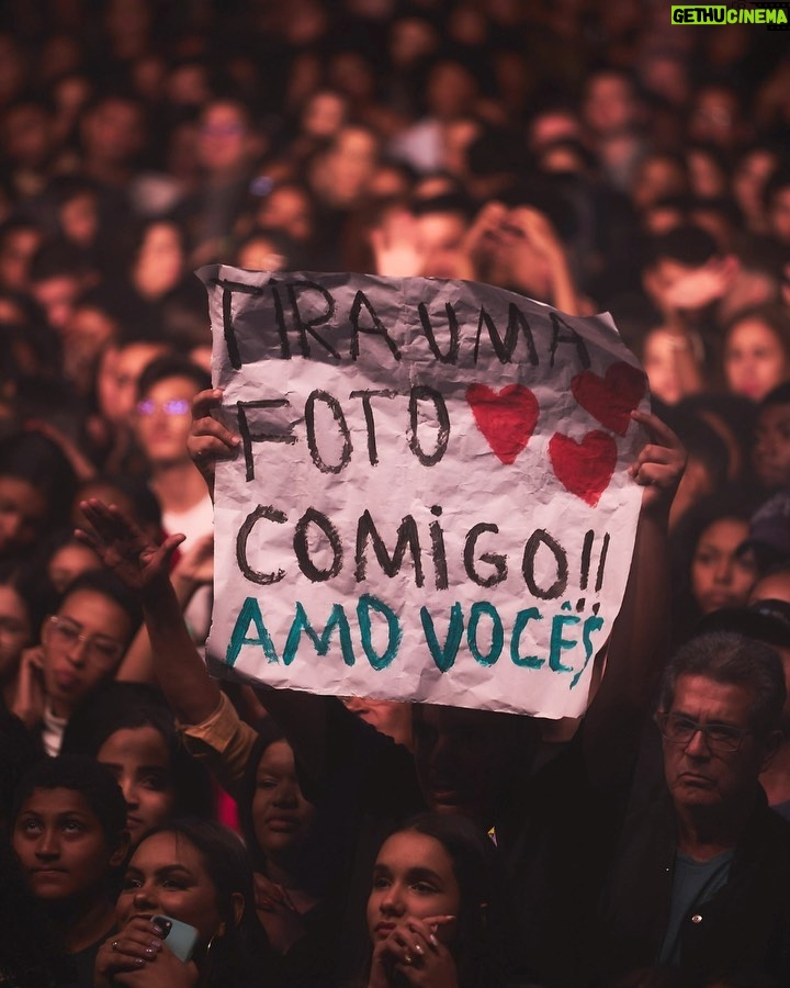 Diogo Melim Instagram - show épico aqui em Itabira/MG e agora partiu arrumar as malas pq essa semana começa a turnê pela Europa com a rapaziada linda de Portugal 🇵🇹