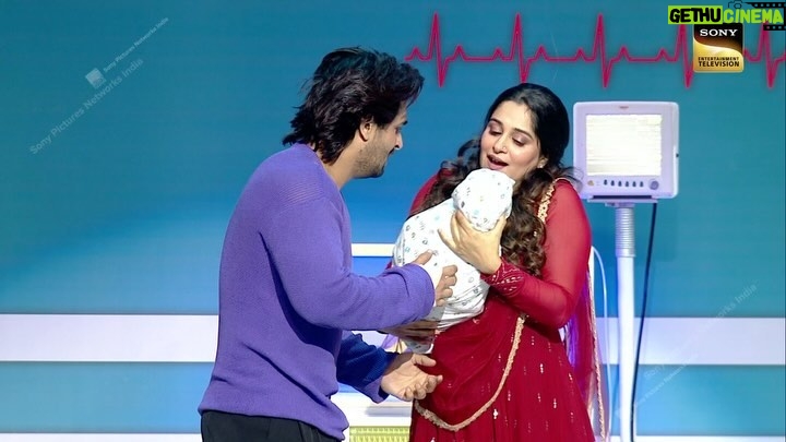 Dipika Kakar Instagram - Shoaib aur Dipika ki heartwarming performance aur nanhe se surprise ne jeeta sabka dil!🥰 Dekhiye #JhalakDikhhlaJaa, Sat-Sun raat 9:30 baje sirf #SonyEntertainmentTelevision par. @farahkhankunder @arshad_warsi @malaikaaroraofficial @ms.dipika @shoaib2087 @manisharani002 @adrijasinha__ @shivthakare9 @rithvikk_dhanjani @gauaharkhan #JhalakDikhhlaJaaOnSonyTV