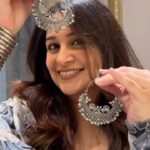 Dipika Kakar Instagram – For all the silver jewellery lovers 🥰

In love with these new pieces from @jhaanjhariya