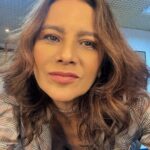 Dira Paes Instagram - Estreando o cabelo novo num programa da @tvglobo e me divertindo muito. Alguém tem um palpite de onde fui?! 😅🤎