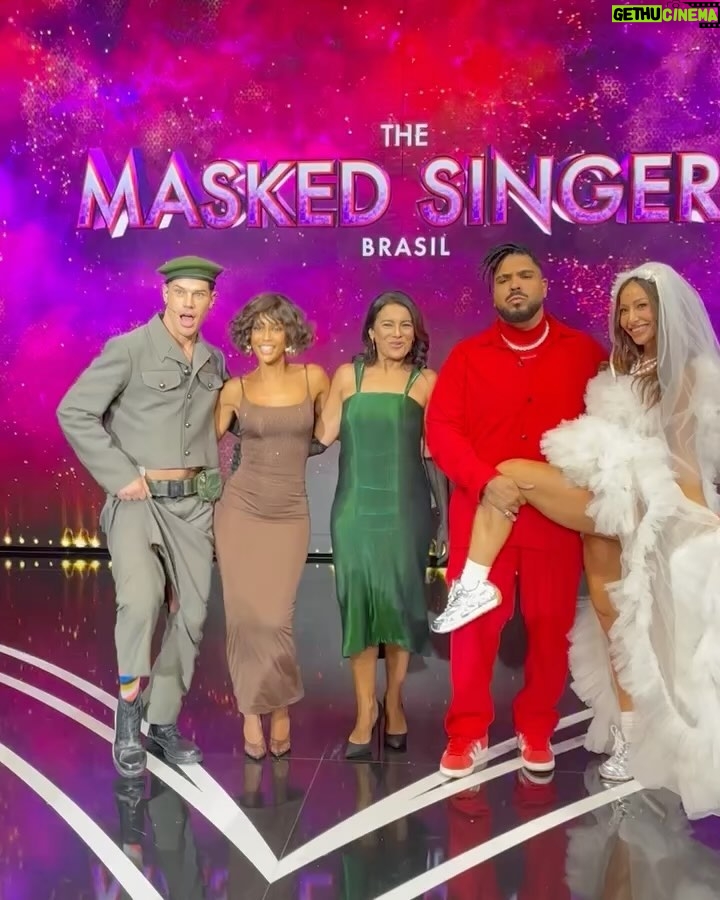 Dira Paes Instagram - Que alegria passar o domingo ao lado de gente tão incrível, me divertindo e ouvindo boa música. Obrigada pelo convite, @ivetesangalo. O @maskedsingerbr de hoje celebrando o cinema foi demais. Quem aqui curtiu também?! 🫶🏾❤️