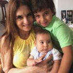 Dira Paes Instagram - Eneidinha mana... Parabéns!!! ♥️🎈♥️🎈És o nosso esteio, o nosso farol, o nosso porto seguro, a nossa fonte infindável de amor, uma médica incansável, uma karateca faixa preta, uma cozinheira de mão cheia, uma plantadora de açaí, uma filha, irmã, mãe e avó tão presente… São muitas as tuas virtudes, @eneidapaes. Que seja um lindo ciclo nos seus 17 anos bissextos. Tu mereces todos os salamaleques 🌹🌹🌹 Que todos os seus desejos se realizem. Te amamossss!!!@