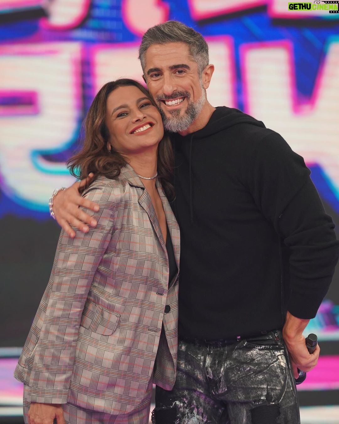 Dira Paes Instagram - Sábado tem estreia no @caldeiraocommion e eu tô lá rindo e me divertindo muito (já dá pra ver nas fotos, né?). O #Caldeirokê é o novo quadro do @marcosmion e tá bom demais. Não percam!!! 😅🤍