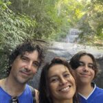 Dira Paes Instagram - Uma das maiores heranças que podemos deixar para nossos filhos, é o respeito, cuidado e amor pela natureza, pelas águas, por cada planta no chão. Sou abençoada com uma família que entende o real significado e importância de valorizar nossas riquezas naturais. Deixem seus filhos pisar no chão, sujar de terra, mergulhar nos rios, banhar nas cachoeiras. Quem se conecta com toda forma de vida, preserva e cuida do futuro. 💚 Floresta da Tijuca