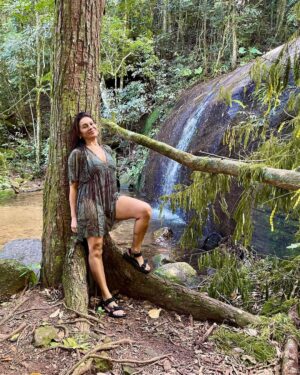 Dira Paes Instagram - Camuflada de vida 🍃🌿 📸 @baiao.pablo