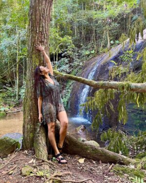 Dira Paes Instagram - Camuflada de vida 🍃🌿 📸 @baiao.pablo