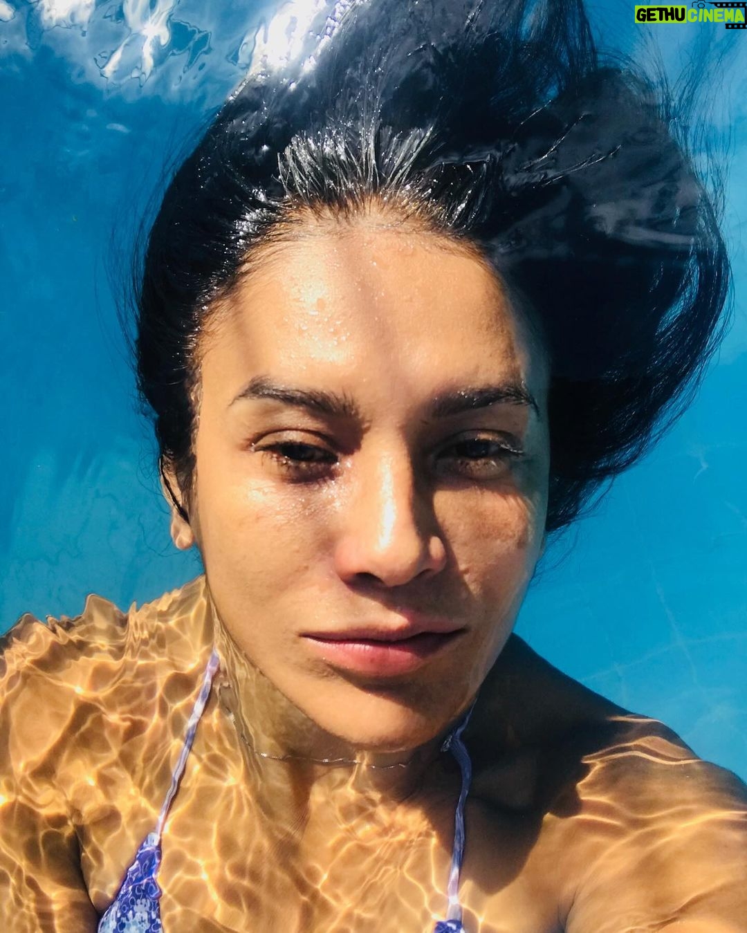 Dira Paes Instagram - Água é vida, um mergulho é um abraço 💙