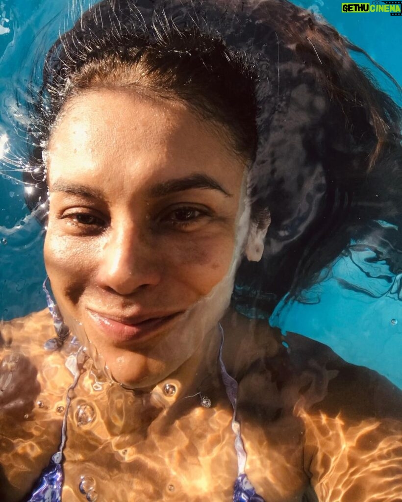 Dira Paes Instagram - Água é vida, um mergulho é um abraço 💙