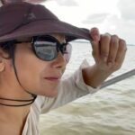 Dira Paes Instagram - Estive na Ilha do Combu um tempo atrás, filmando um longa metragem ainda inédito. O Pará tem uma infinidade de paisagens, comidas, tradições, belezas, mas também muitas questões sociais. É urgente que autoridades e população estejam alinhados e com as atenções voltadas para a Região Norte, tão fundamental não só para o Brasil, como para todo o planeta. O compromisso real vem de ouvir os amazônidas, entender as diferenças e infraestruturar para um crescimento sustentável. Só assim vamos amenizar os problemas, protegendo o meio ambiente e celebrar a potência da nossa diversidade.