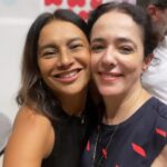Dira Paes Instagram - Fim de semana de muita arte e amor. Show imperdível da amada @fafadbelem que está em turnê com “A Filha do Brasil”, e a peça irretocável da mana @silviabuarque e @guida_vianna, “A Menina Escorrendo dos Olhos da Mãe”, que está lotando no @teatropoeira. Que sorte a nossa poder celebrar e aplaudir artistas tão especiais que contribuem tanto com seus talentos para entendermos melhor da vida e das nossas emoções, seja na música, seja no teatro. Bravos 👏🏽👏🏽👏🏽👏🏽