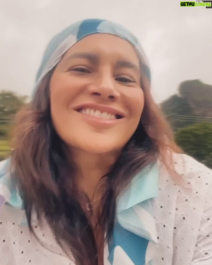 Dira Paes Instagram - 704 mil brasileiros irão descobrir um câncer até o final deste ano. Outras milhares de pessoas estão fazendo o tratamento. Mas também são inúmeras as que já estão curadas! Hoje, 4 de fevereiro, Dia Mundial do Câncer, me junto à @abraleoficial na campanha #vádelenço, e uso esse lenço para homenagear os pacientes e alertar para os fatores de risco do câncer! Se amarre nessa causa também! Poste uma foto usando lenço, marque a #vádelenço e compartilhe quais mudanças saudáveis na rotina você fará em 2024! #diamundialdocâncer #quimioebeleza