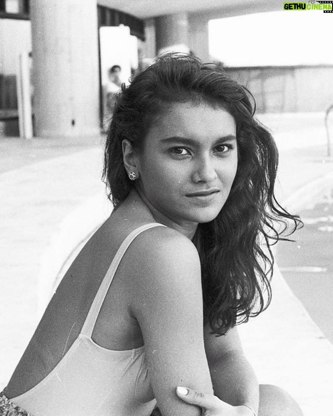 Dira Paes Instagram - Se for pra fazer #tbt, vamos bem longe... 1990, Araponga, meu primeiro trabalho na @tvglobo.