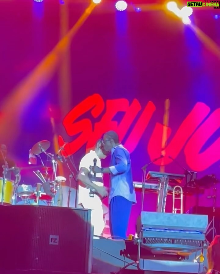 Dira Paes Instagram - Que fim de semana mágico em Salvador, curtindo o @festivalverao, rodeada de amigos, aplaudindo ídolos e dançando junto com essa cidade a chegada do Carnaval. Obrigada pelo convite, @tvglobo e @globoplay ❤️
