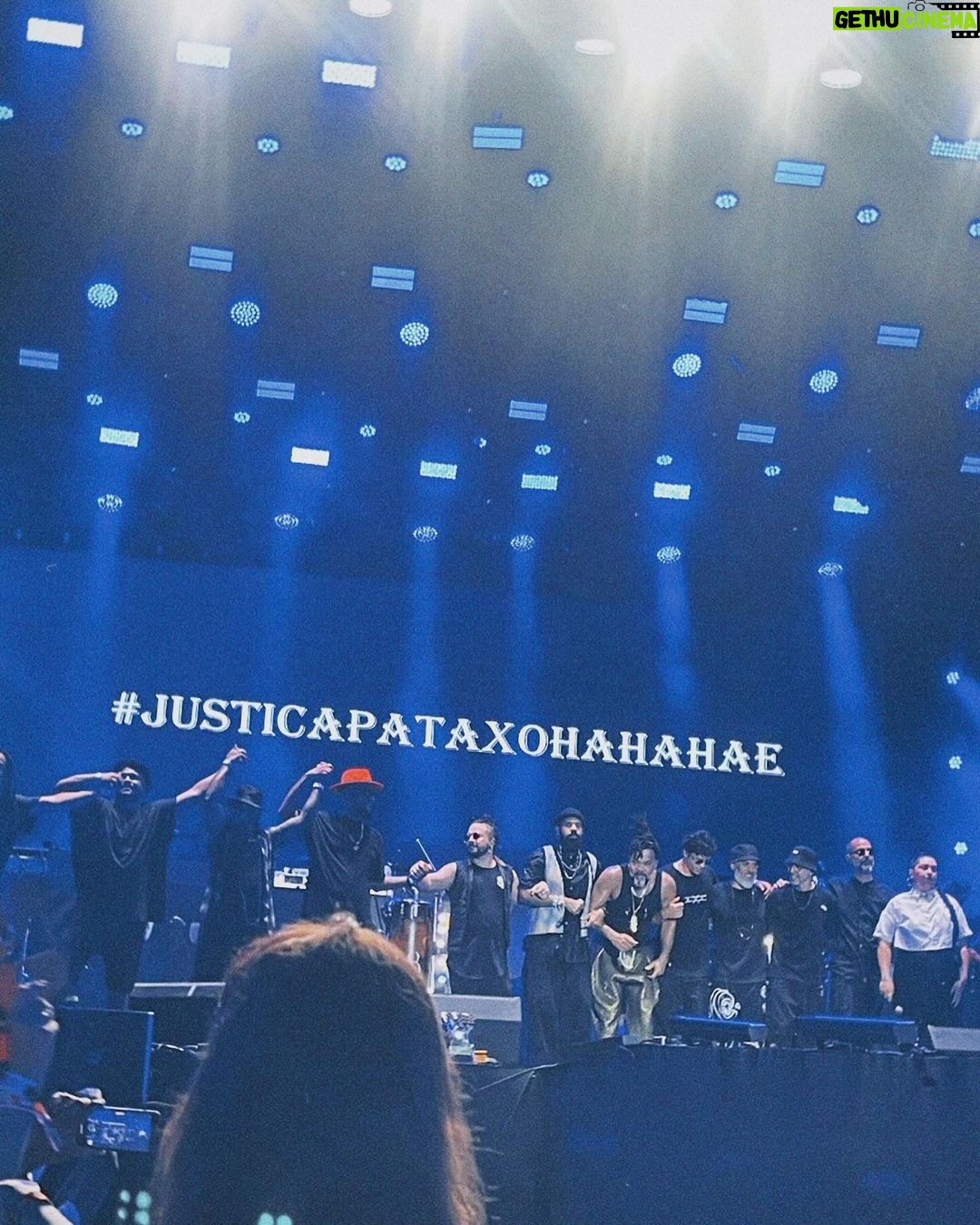 Dira Paes Instagram - Que fim de semana mágico em Salvador, curtindo o @festivalverao, rodeada de amigos, aplaudindo ídolos e dançando junto com essa cidade a chegada do Carnaval. Obrigada pelo convite, @tvglobo e @globoplay ❤️
