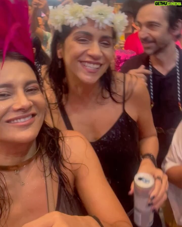 Dira Paes Instagram - Carnaval começou ou será que nunca acabou 😉?! Que delícia me jogar nos ensaios para a grande festa dos 15anos do @academicosdobaixoaugusta ontem!!! 🎉❤️ Baixo Augusta