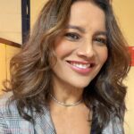 Dira Paes Instagram - Estreando o cabelo novo num programa da @tvglobo e me divertindo muito. Alguém tem um palpite de onde fui?! 😅🤎