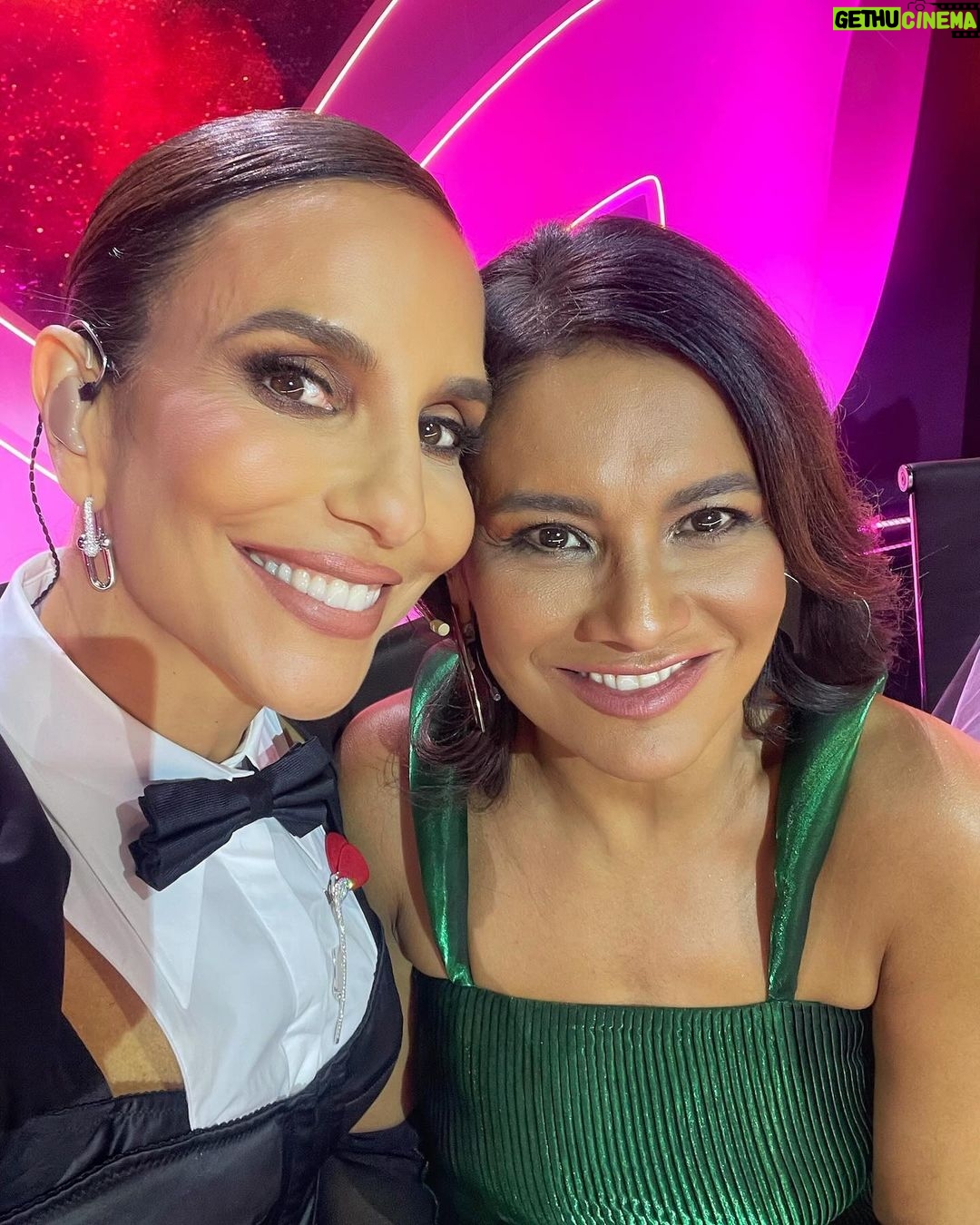 Dira Paes Instagram - Que alegria passar o domingo ao lado de gente tão incrível, me divertindo e ouvindo boa música. Obrigada pelo convite, @ivetesangalo. O @maskedsingerbr de hoje celebrando o cinema foi demais. Quem aqui curtiu também?! 🫶🏾❤️