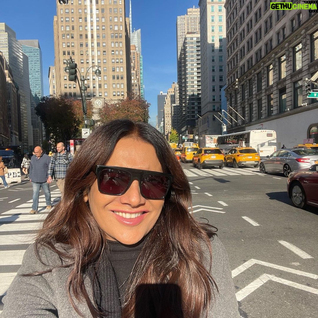 Dira Paes Instagram - New York, New York 🎶🎼 Sozinha pelas ruas, olhando o mundo do lado de cá!!! Manhattan, New York