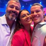 Dira Paes Instagram - Família quando se encontra já gruda as bochechas ♥️♥️ Matando as saudades de @marcospalmeiraoficial e @joseloreto no especial de fim de ano da @tvglobo #Pantanal #novelapantanalnoemmyinternacional #pantalovers Projac - Central Globo de Producao - Rio de Janeiro