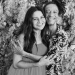 Dira Paes Instagram - João Ferrah foi um grande amigo, um grande companheiro desde "Corisco e Dadá". Joãozinho como era chamado, foi maquiador e cabeleireiro do cinema e tv por mais de 30 anos. Um legado muito bonito de alguém que trabalhava com muita paixão. Nasceu em Juazeiro do Norte e trazia na veia a identidade da cidade do "Padin Padre Ciço". Hoje ele foi embora devido complicações de saúde. Ele nos deixa, mas vamos lembrar sempre da alegria, do carinho com todos, especialmente com os meus meninos. Era canceriano que nem eu, e como ele gostava do ambiente de filmagem. Foi uma jornada bonita que se encerrou e espero que esteja sendo bem recebido pelos bons espíritos e que o guiem. Descanse em paz, João Ferreira dos Anjos ♥️🙏🏽