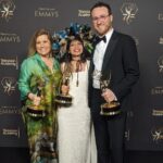 Dira Paes Instagram - Que emoção! "O Território", documentário que conta a história do Povo Uru Eu Wau, filmado em Rondônia, venceu o Emmy Awards 2023 em Los Angeles na categoria "Mérito Excepcional em Documentário". É uma vitória do Brasil, mas principalmente da representatividade dos povos originários, da luta, do ativismo, da urgência de expor ao mundo o que acontece em nosso país. Parabéns a todos os envolvidos. Viva!!!