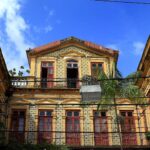 Dira Paes Instagram - Que felicidade e que orgulho de Belém. Uma cidade com uma cena artística tão potente, merecia ser contemplada com a reabertura do Palacete Pinho. A novidade é que este belíssimo patrimônio de 1897, foi restaurado e agora vai abrigar a Escola Municipal de Artes de Belém. Fico ainda mais realizada em saber que a sala de cinema da instituição foi batizada de “Dira Paes”. Eu agradeço e parabenizo a iniciativa da @prefeiturabelem e @semec.pmb, de nos presentear com o requinte desse casarão, que de fato será o lugar onde a expressão artística paraense será contemplada na sua maior plenitude e potência. Evoé... E que venham grandes artistas!!! 👏🏽👏🏽👏🏽
