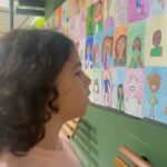 Dira Paes Instagram - Nossos programas preferidos envolvem arte, educação e família. Tão bom estar junto, participando da vida escolar dos meus filhos e percebendo os homens incríveis que estão se tornando, com informação e inclusão. ❤️