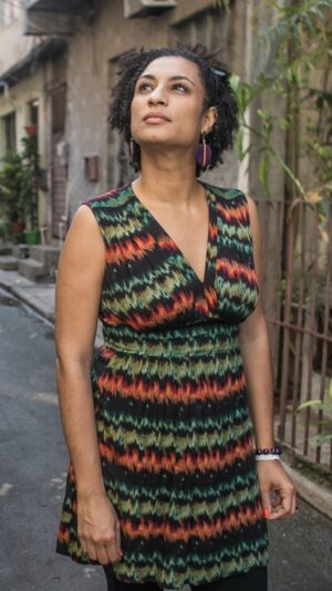 Dira Paes Instagram - Há seis anos o Brasil esperava pela resposta de quem mandou matar Marielle e Anderson. Hoje temos a esperança que a justiça seja feita e que isso seja um basta à impunidade. Direciono todo meu carinho nesse momento à família e amigos de Marielle e Anderson, que sofreram e sofrem essa perda tão cruel há 2.202 dias.