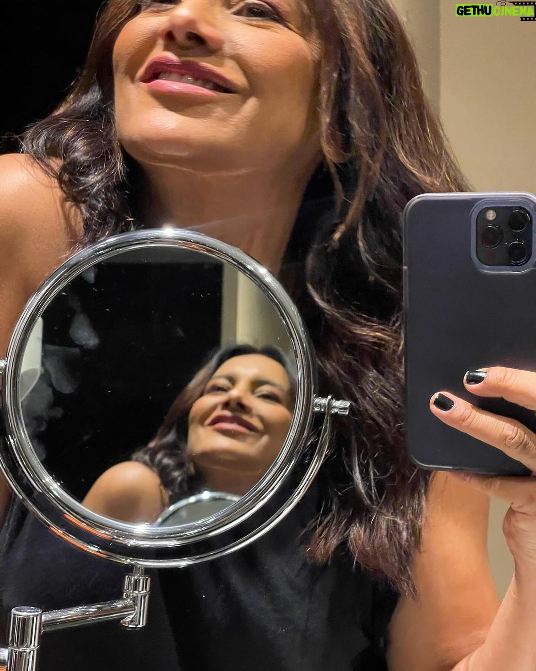 Dira Paes Instagram - Espelhando-se e espalhando-se!!! #sextou