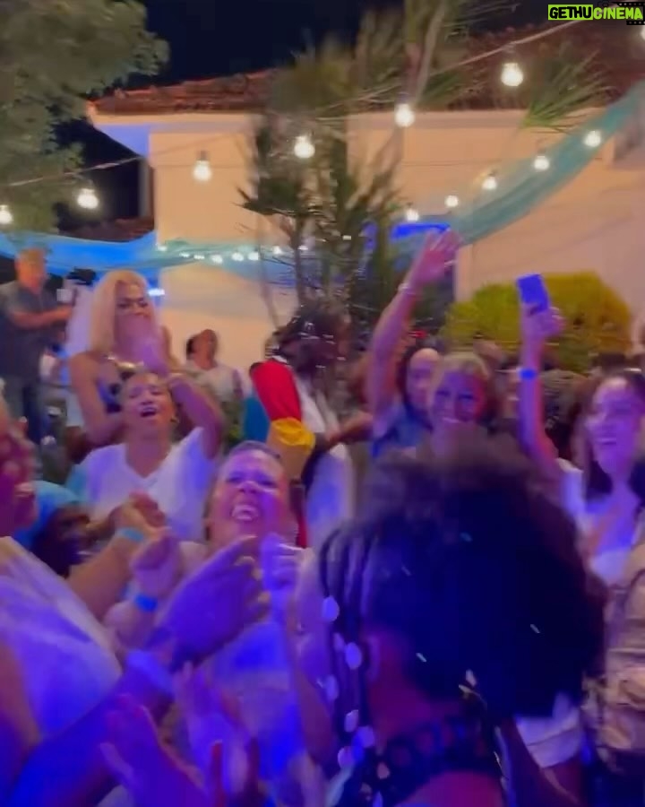 Dira Paes Instagram - Quem já foi ao cinema ver #ÓPaíÓ2? Um pouco dos bastidores do que existe de melhor, filmar em Salvador, cercada dessas pessoas queridas e tão talentosas e poder levar tanta história boa pra telona. O filme está em cartaz e tá lindo demais. Garanta seu ingresso♥️🎥