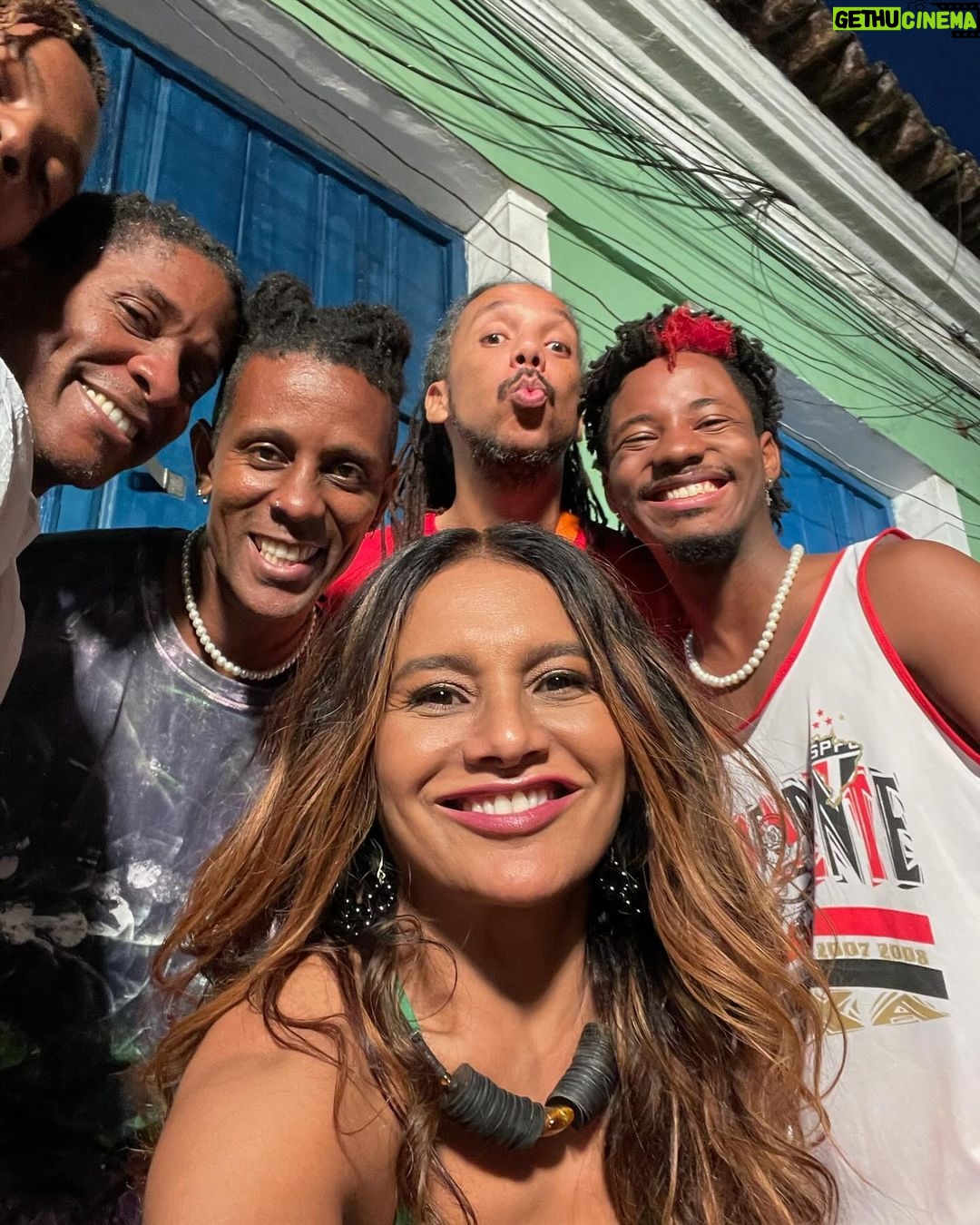 Dira Paes Instagram - Quem já foi ao cinema ver #ÓPaíÓ2? Um pouco dos bastidores do que existe de melhor, filmar em Salvador, cercada dessas pessoas queridas e tão talentosas e poder levar tanta história boa pra telona. O filme está em cartaz e tá lindo demais. Garanta seu ingresso♥️🎥