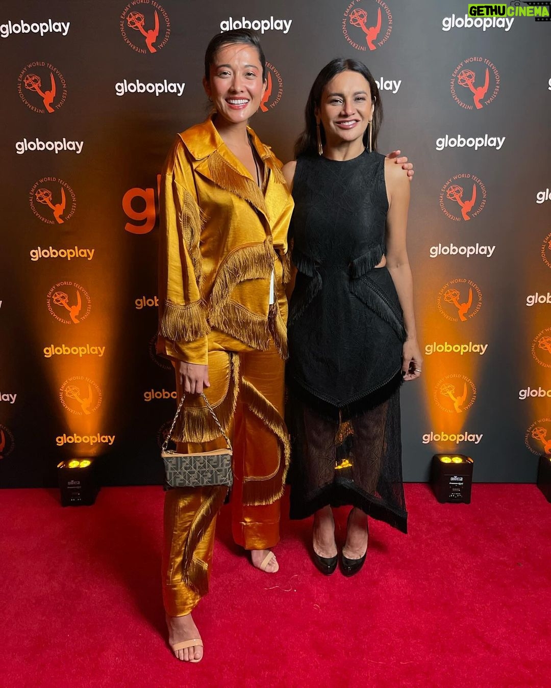 Dira Paes Instagram - Celebração no coquetel oferecido pelo @globoplay no @iemmys. Uma noite pra comemorar o audiovisual mundial e com muita felicidade, mais um ano de vida do @villamarimluiz e @tocaprado, parabéns queridos!!! ♥️🎈