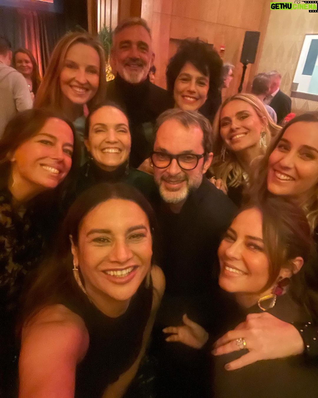 Dira Paes Instagram - Celebração no coquetel oferecido pelo @globoplay no @iemmys. Uma noite pra comemorar o audiovisual mundial e com muita felicidade, mais um ano de vida do @villamarimluiz e @tocaprado, parabéns queridos!!! ♥️🎈
