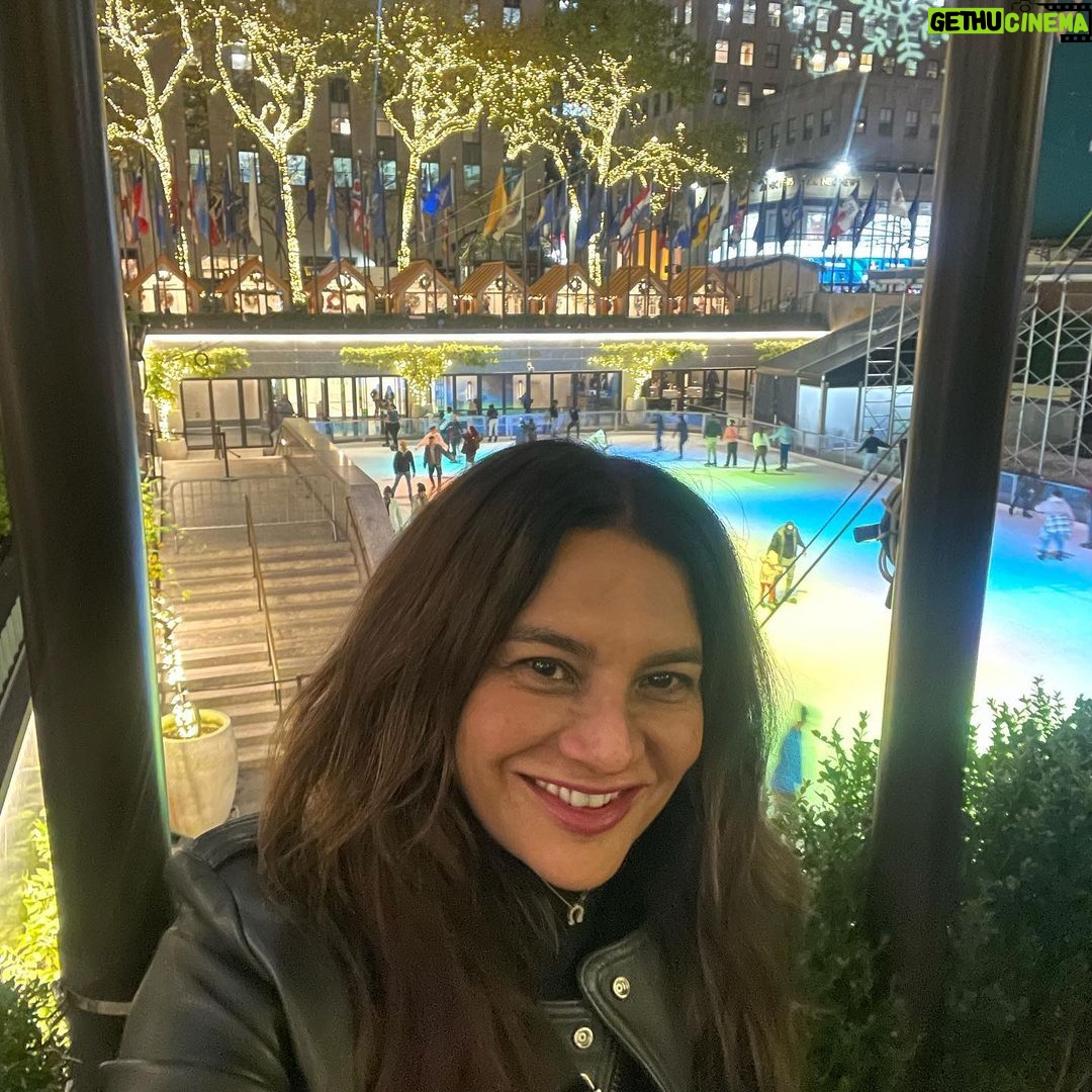 Dira Paes Instagram - New York, New York 🎶🎼 Sozinha pelas ruas, olhando o mundo do lado de cá!!! Manhattan, New York