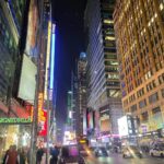 Dira Paes Instagram - New York, New York 🎶🎼 Sozinha pelas ruas, olhando o mundo do lado de cá!!! Manhattan, New York