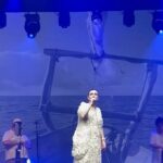 Dira Paes Instagram - Foi um fim de semana de shows inesquecíveis. Além do Transa do Caetano, fantástico, fui a esse show da @adrianacalcanhotto, que emocionou pela sua plenitude, como também a sua conjunção com os músicos, as projeções no telão @eml.rangel , a atitude da Adriana em relação a sua música. E que especial foi esse encontro com a @therezaeugenia, que é uma das maiores fotógrafas da música brasileira, que fez capas de diversos discos clássicos, amiga íntima de nossos ídolos. Que sorte a minha poder beber dessa arte toda. Rio de Janeiro, Rio de Janeiro