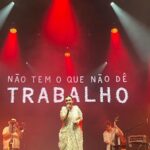 Dira Paes Instagram - Foi um fim de semana de shows inesquecíveis. Além do Transa do Caetano, fantástico, fui a esse show da @adrianacalcanhotto, que emocionou pela sua plenitude, como também a sua conjunção com os músicos, as projeções no telão @eml.rangel , a atitude da Adriana em relação a sua música. E que especial foi esse encontro com a @therezaeugenia, que é uma das maiores fotógrafas da música brasileira, que fez capas de diversos discos clássicos, amiga íntima de nossos ídolos. Que sorte a minha poder beber dessa arte toda. Rio de Janeiro, Rio de Janeiro
