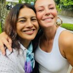 Dira Paes Instagram - Nossos encontros fortuitos e cheios de carinho. Estou curiosa para ver essa onça na avenida, já sei que vai ser de tirar o fôlego, alguém duvida?! 🐆💚🎊 @paollaoliveirareal